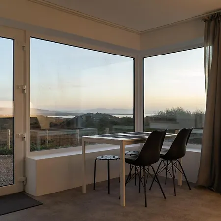 別荘 Coastal Escape *